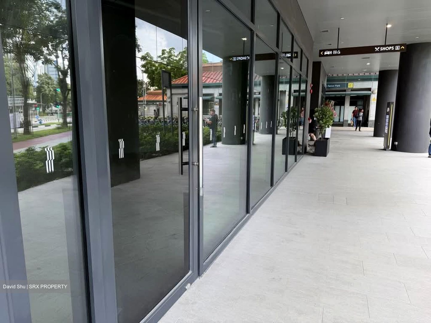 Connexion (D8), Retail #569581071